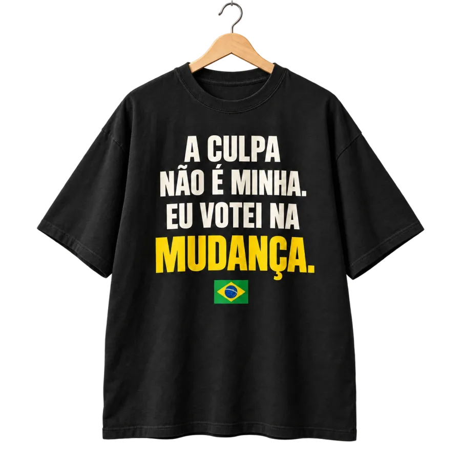 Camiseta preta, frase na frente