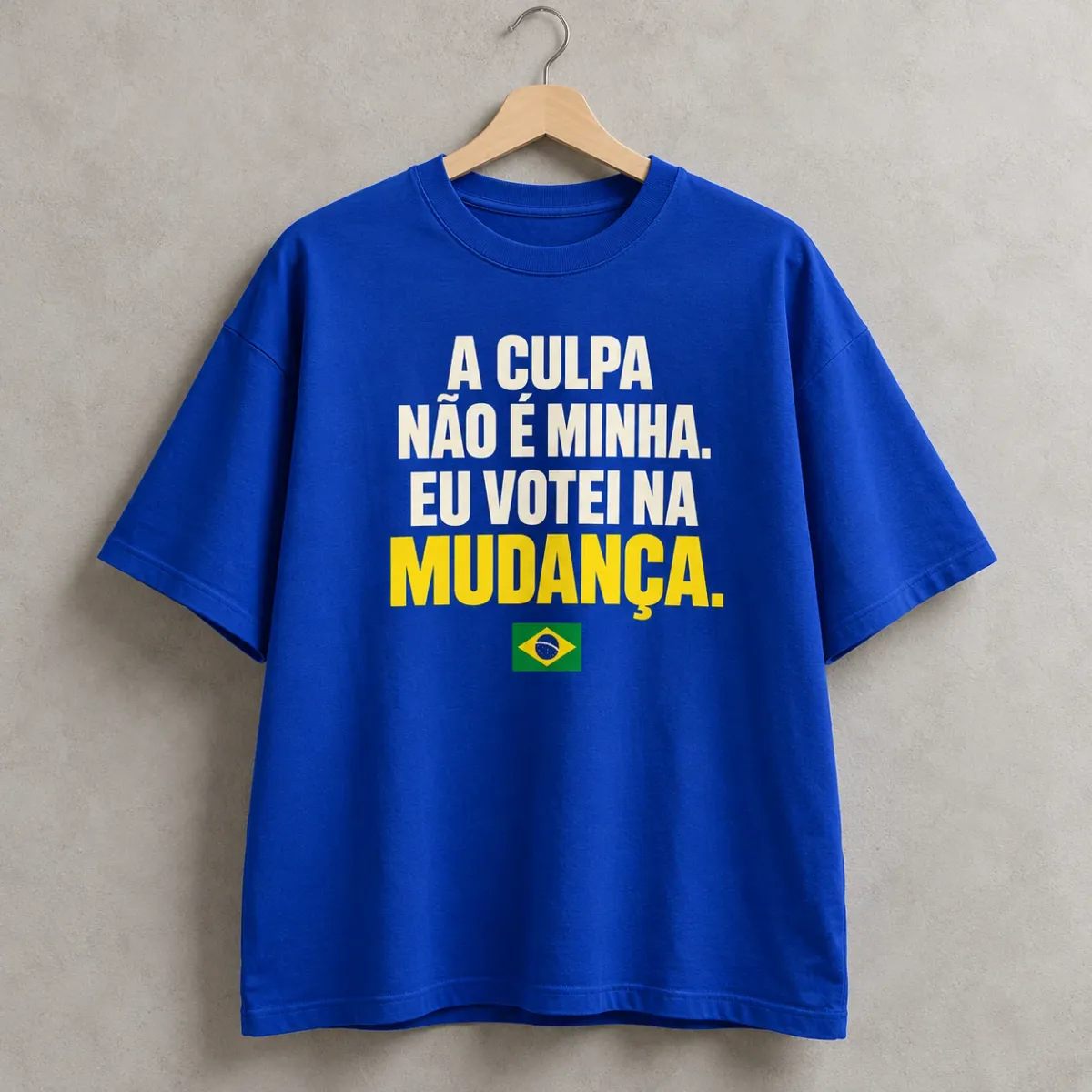 Camiseta oversized A Culpa Não É Minha Azul, frase na frente, frente